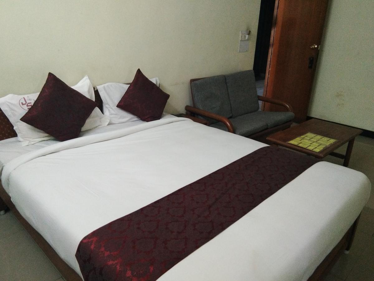 Hotel Jaysanthi Утакаманд Экстерьер фото