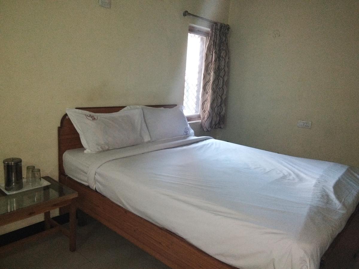 Hotel Jaysanthi Утакаманд Экстерьер фото